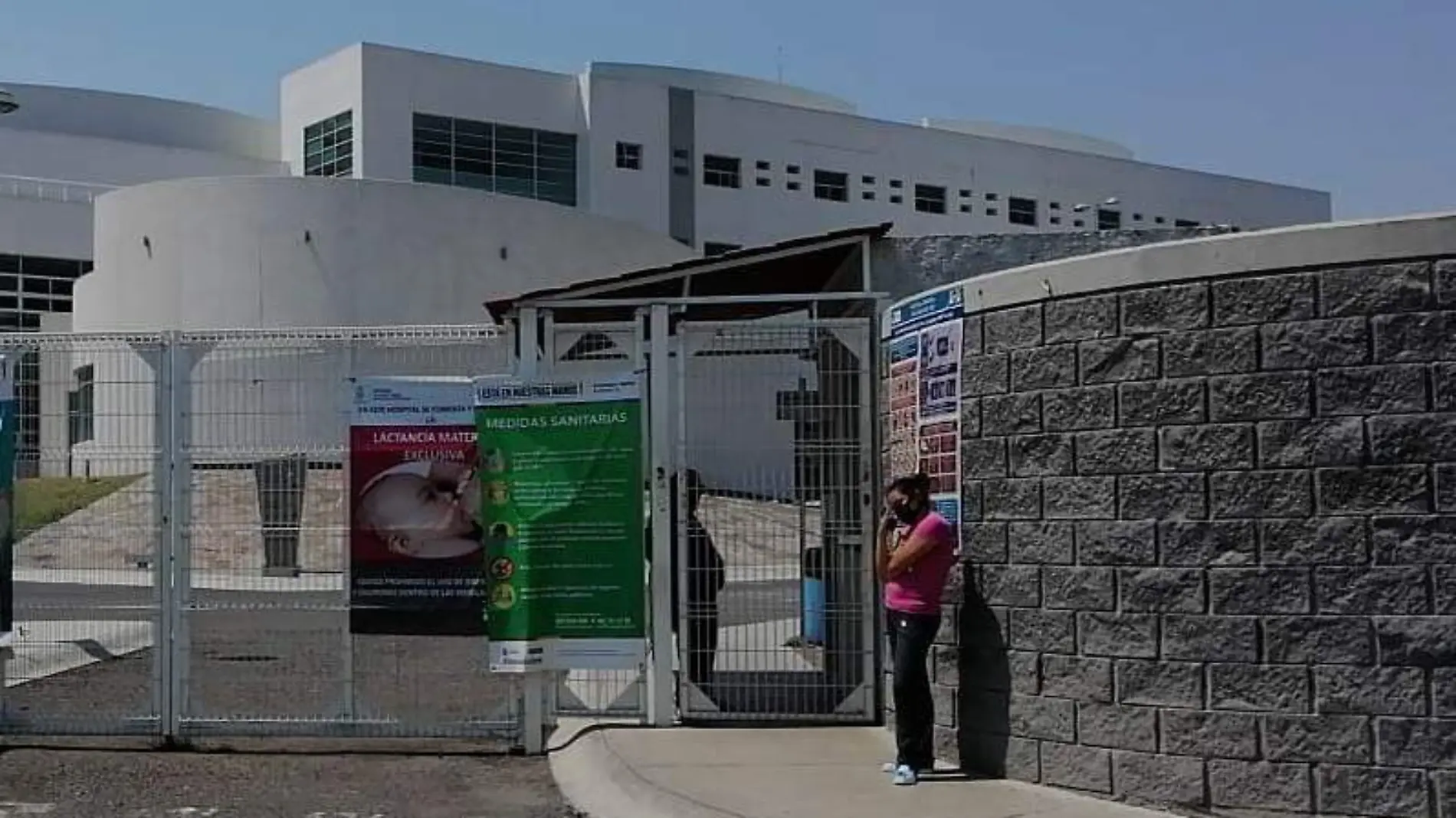 Colectiva feminista hablar_ sobre el trato que reciben las mujeres en el sector salud.  Foto Luis Lu_vanos  El Sol de San Juan del R_o.